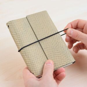 Cuaderno de piel A6 | Estilo Midori | Hojas recambiables y pautadas