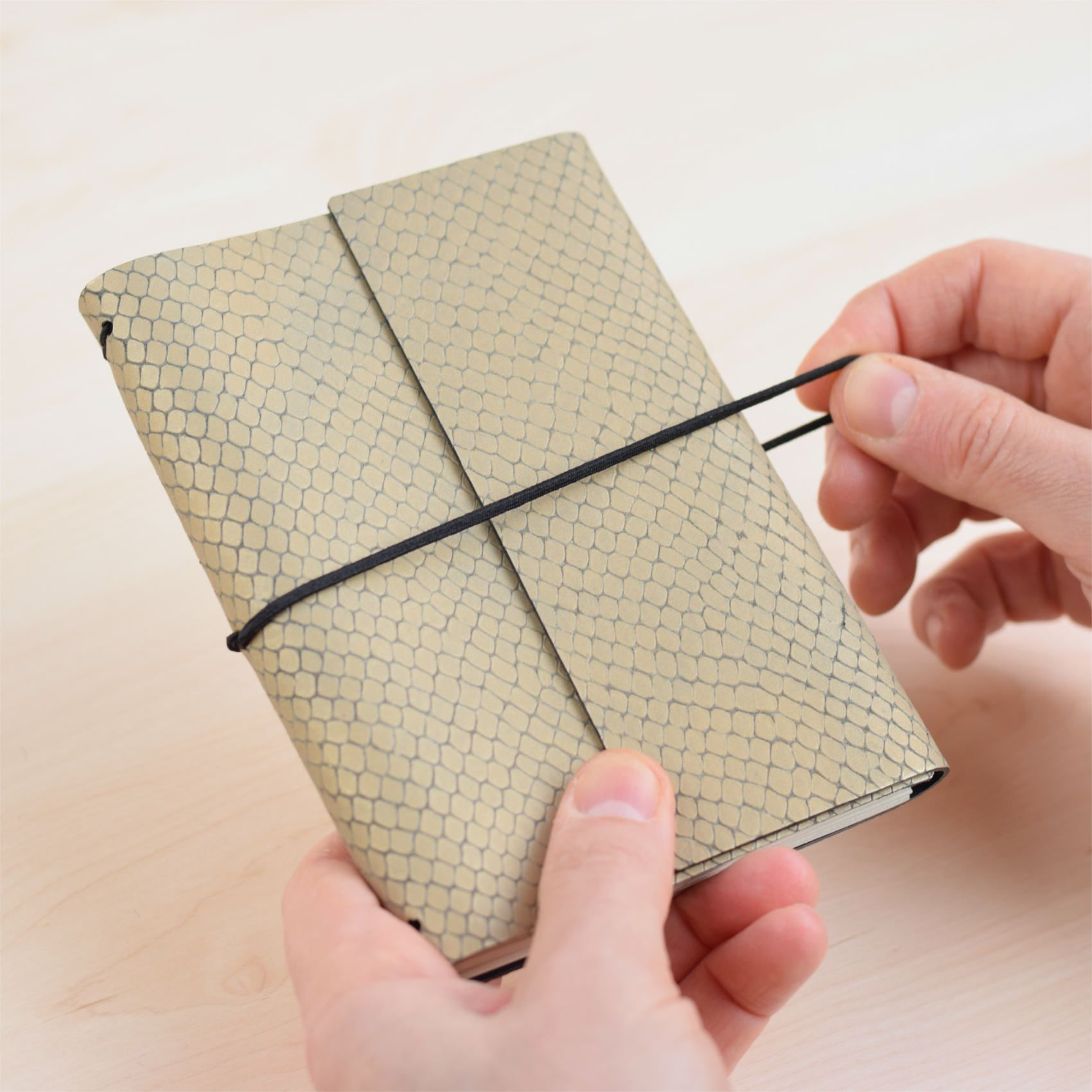 Cuaderno de piel A6 | Estilo Midori | Hojas recambiables y pautadas