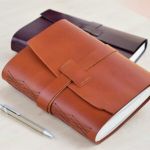 Diario de piel personalizado con frase | 18x25 | 160 hojas