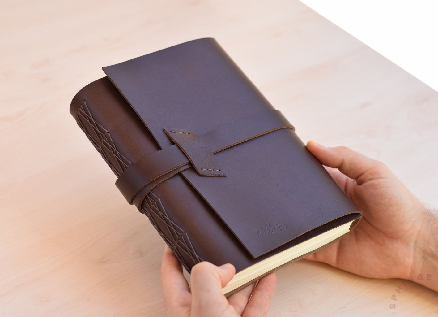 Diario de piel A5 personalizado con iniciales | 15x21 | 120 hojas - Imagen 2